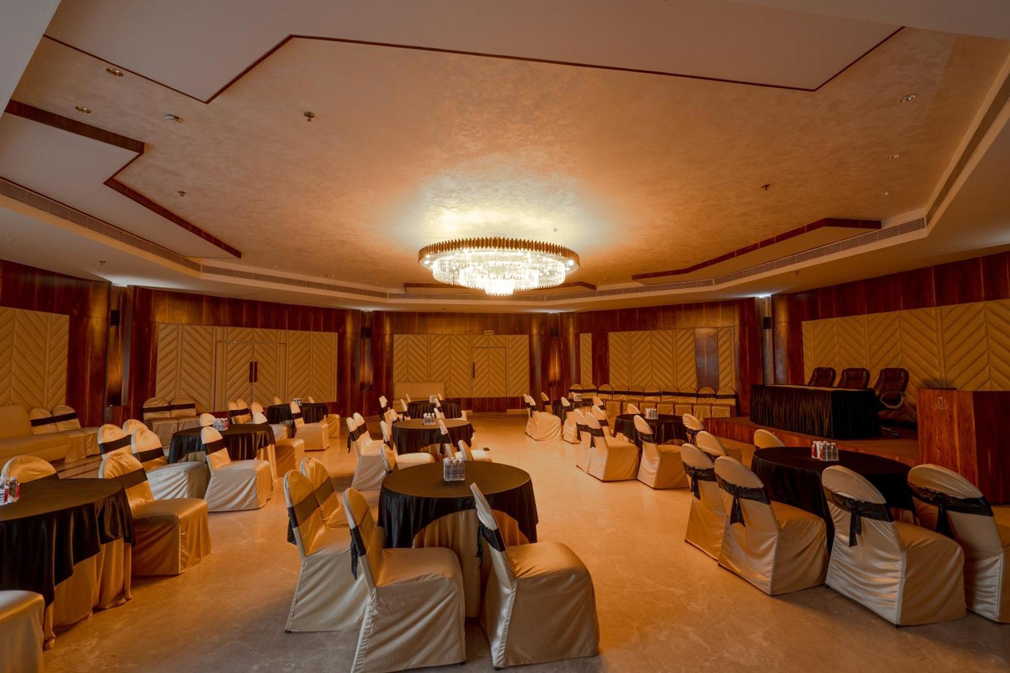 Hotel Mayura Rāipur Exteriér fotografie